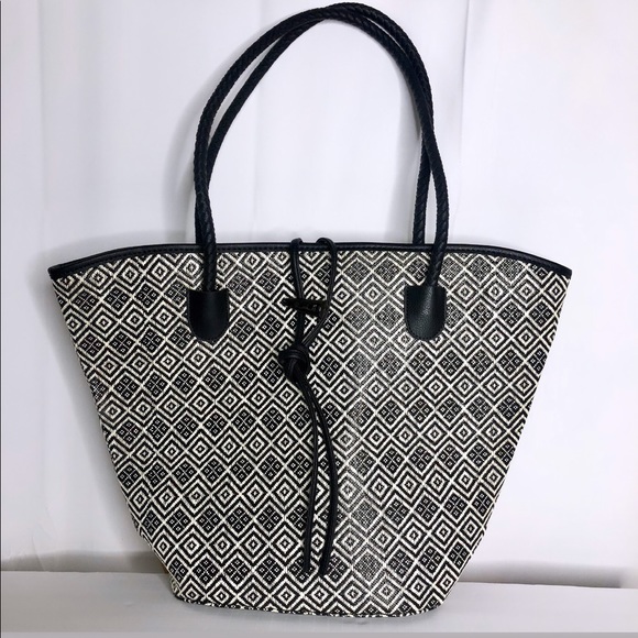 Neiman Marcus Handbags - NWOT Neiman Marcus Black & White Straw Bag